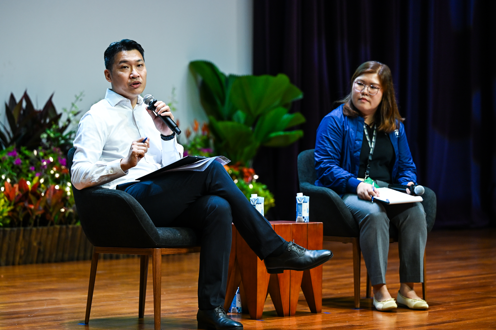 Minister Mr David Neo responding to a student delegate’s question during the panel dialogue session.